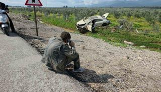 Hurdaya d&ouml;nen ara&ccedil;tan burnu kanamadan &ccedil;ıktı