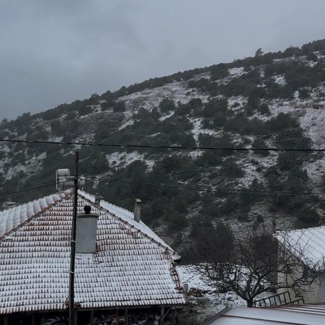 İzmir’in yüksek kesimlerine bayramda kar yağdı 2