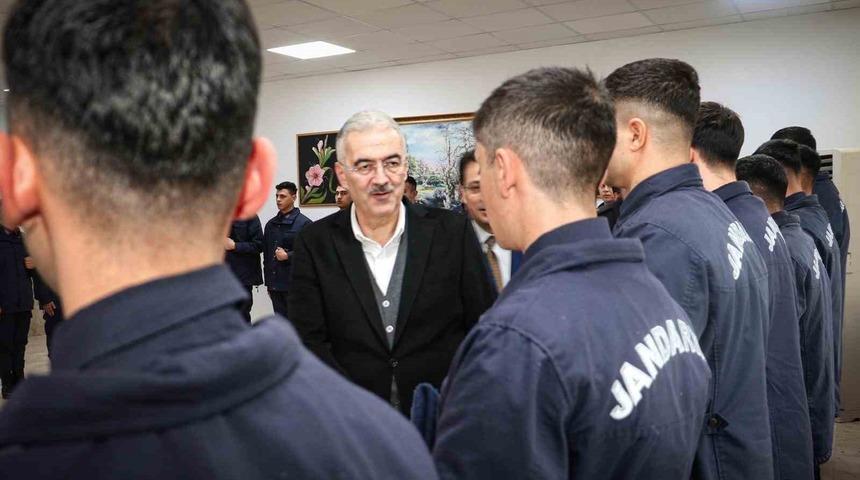 Vali Ayyıldız, İl Jandarma Komutanlığı&rsquo;nda Mehmet&ccedil;ik&rsquo;le buluştu