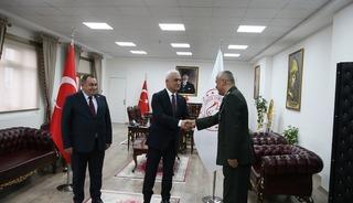 Muş Valisi &Ccedil;akır, g&uuml;venlik g&uuml;&ccedil;lerinin bayramını kutladı