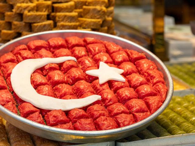 D&uuml;nyanın en iyi baklavaları a&ccedil;ıklandı: Zirve T&uuml;rkiye&rsquo;nin!