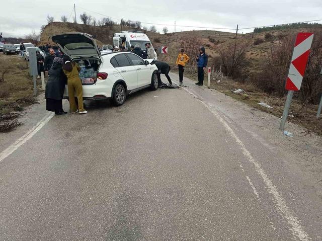 Elazığ’da iki otomobil çarpıştı: 9 yaralı 2