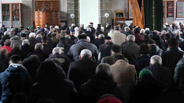 Samsun’da çifte bayram coşkusu: Vatandaşlar camilere akın etti