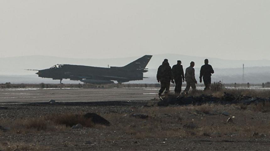 Suriye'de askeri &uuml;sse f&uuml;ze saldırısı! Art arda son dakika a&ccedil;ıklamalar geliyor