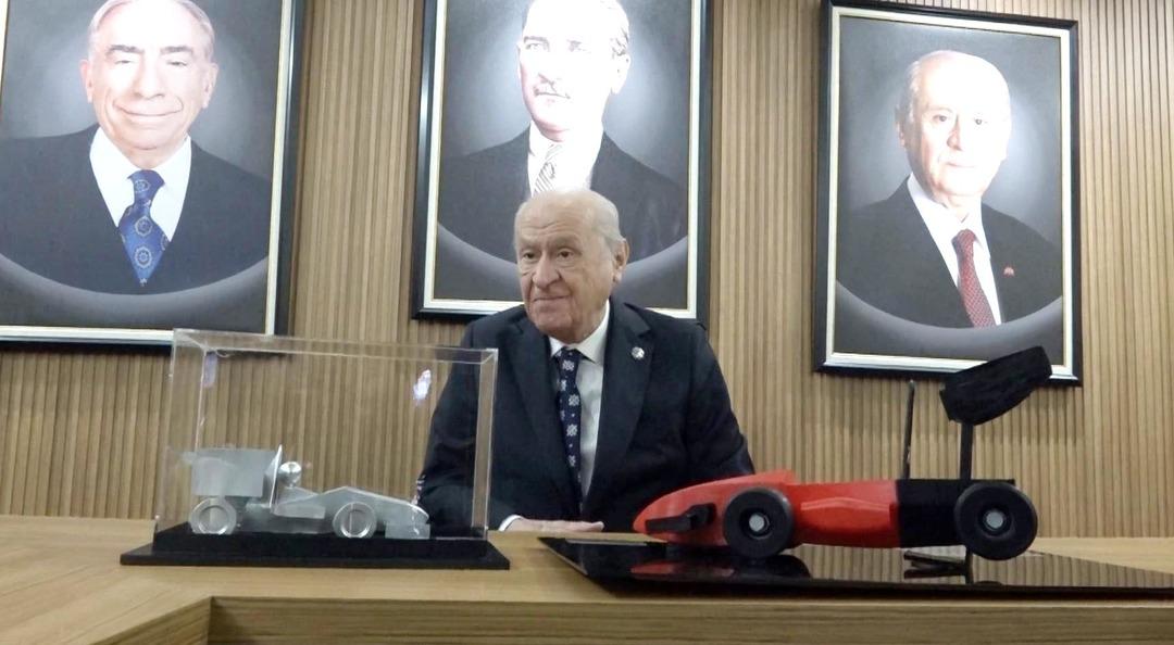 İsim babaları oldu: Yeni yerli yarış arabalarını Bahçeli masasında inceledi 2
