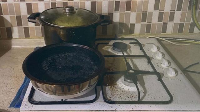 Ocakta unuttuğu yemek yandı: Dumandan etkilenip öldü!