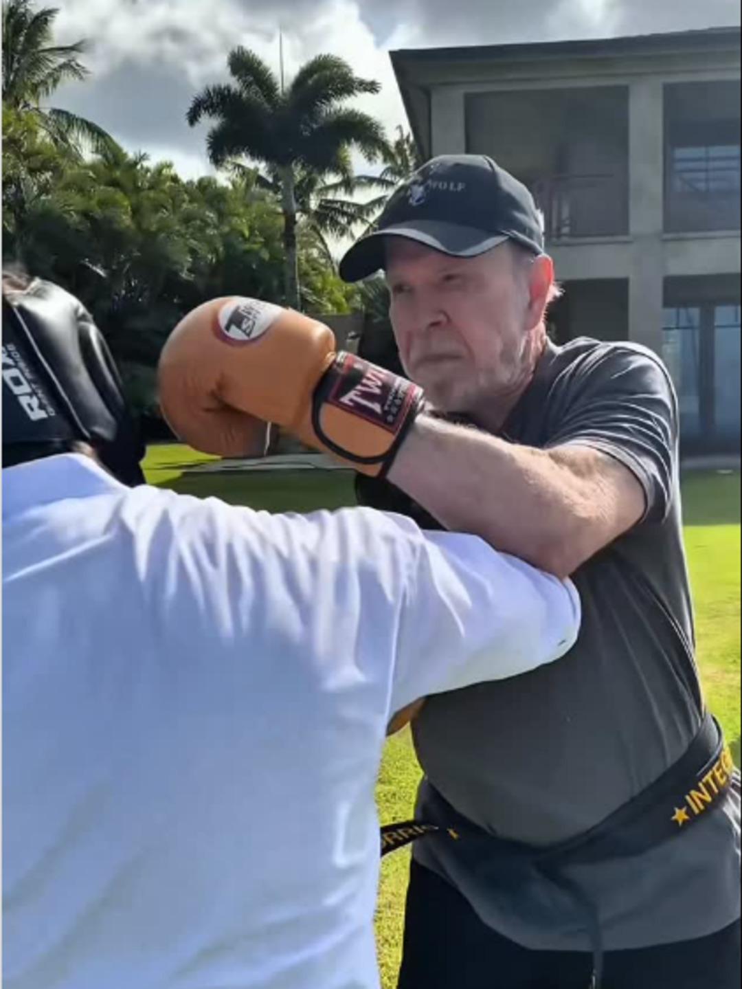 Aksiyon filmlerinin &uuml;nl&uuml; ismi Chuck Norris hayatını kaybetti! 3