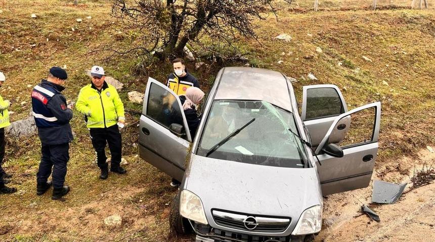 Manisa'da otomobil şarampole u&ccedil;tu: 1 yaralı 
