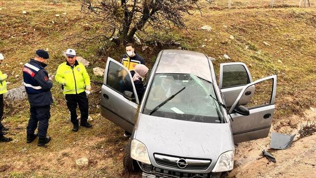 Manisa'da otomobil şarampole uçtu: 1 yaralı 