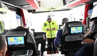 İzmir'de polis ekiplerinden bayram mesaisi