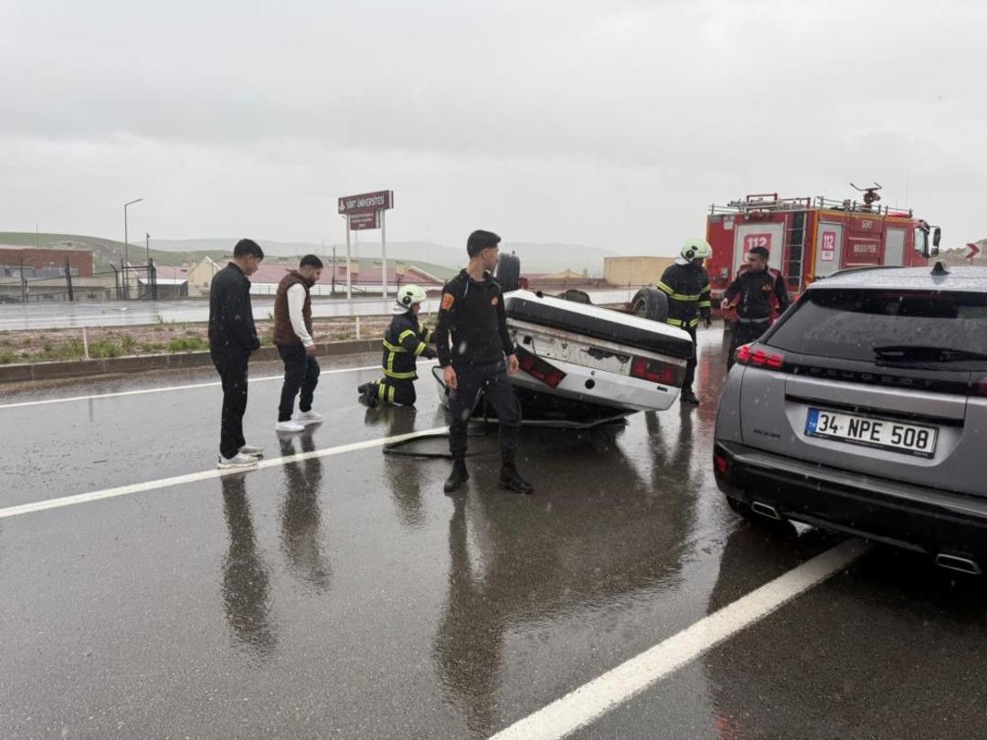 Siirt te iki otomobil çarpıştı: 2 yaralı 1