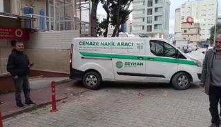 Bı&ccedil;aklı saldırıda 17 yaşındaki &ccedil;ocuk &ouml;ld&uuml;, 2 ağabeyi yaralandı