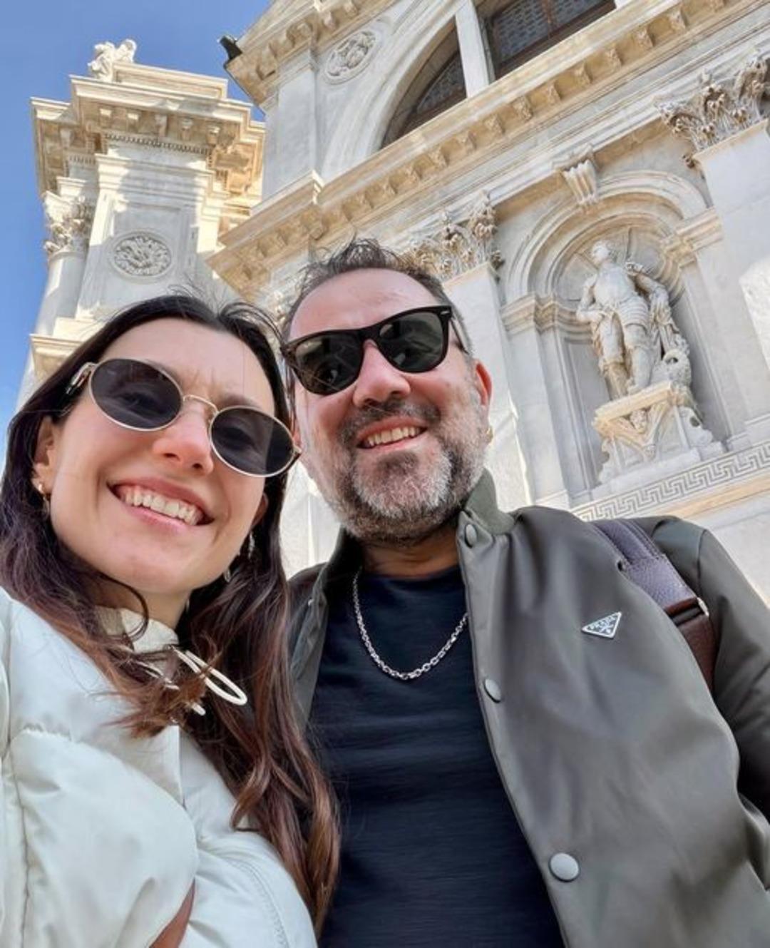 Ata Demirer aşk tatilinde! Gen&ccedil; sevgilisiyle Venedik ka&ccedil;amağı 1