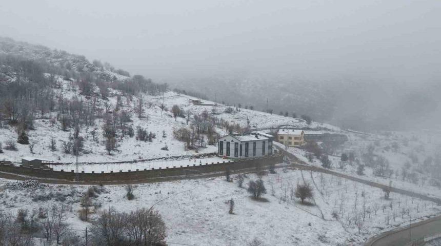 Hadim&rsquo;de kar yağışı başladı