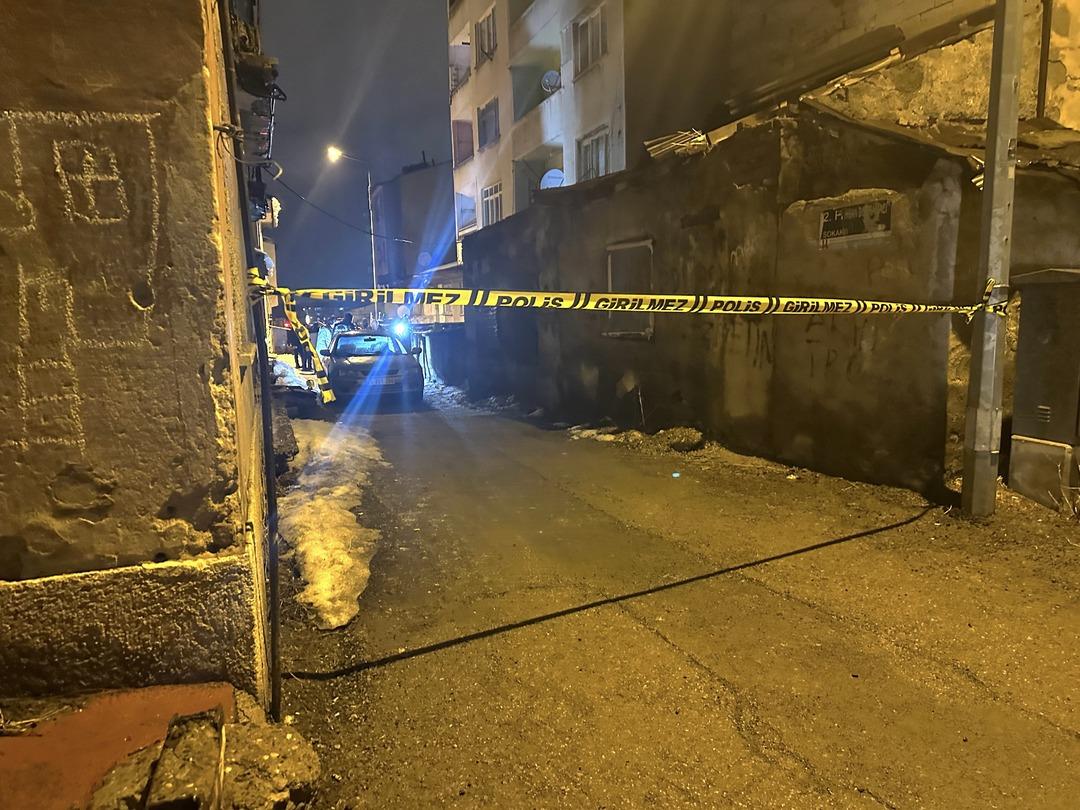 Sokakta boğazı kesilerek &ouml;ld&uuml;r&uuml;lm&uuml;ş halde bulundu! 1