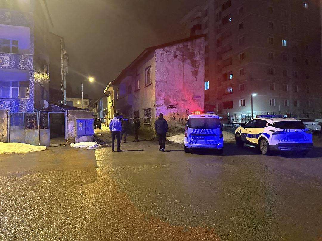 Sokakta boğazı kesilerek &ouml;ld&uuml;r&uuml;lm&uuml;ş halde bulundu! 2