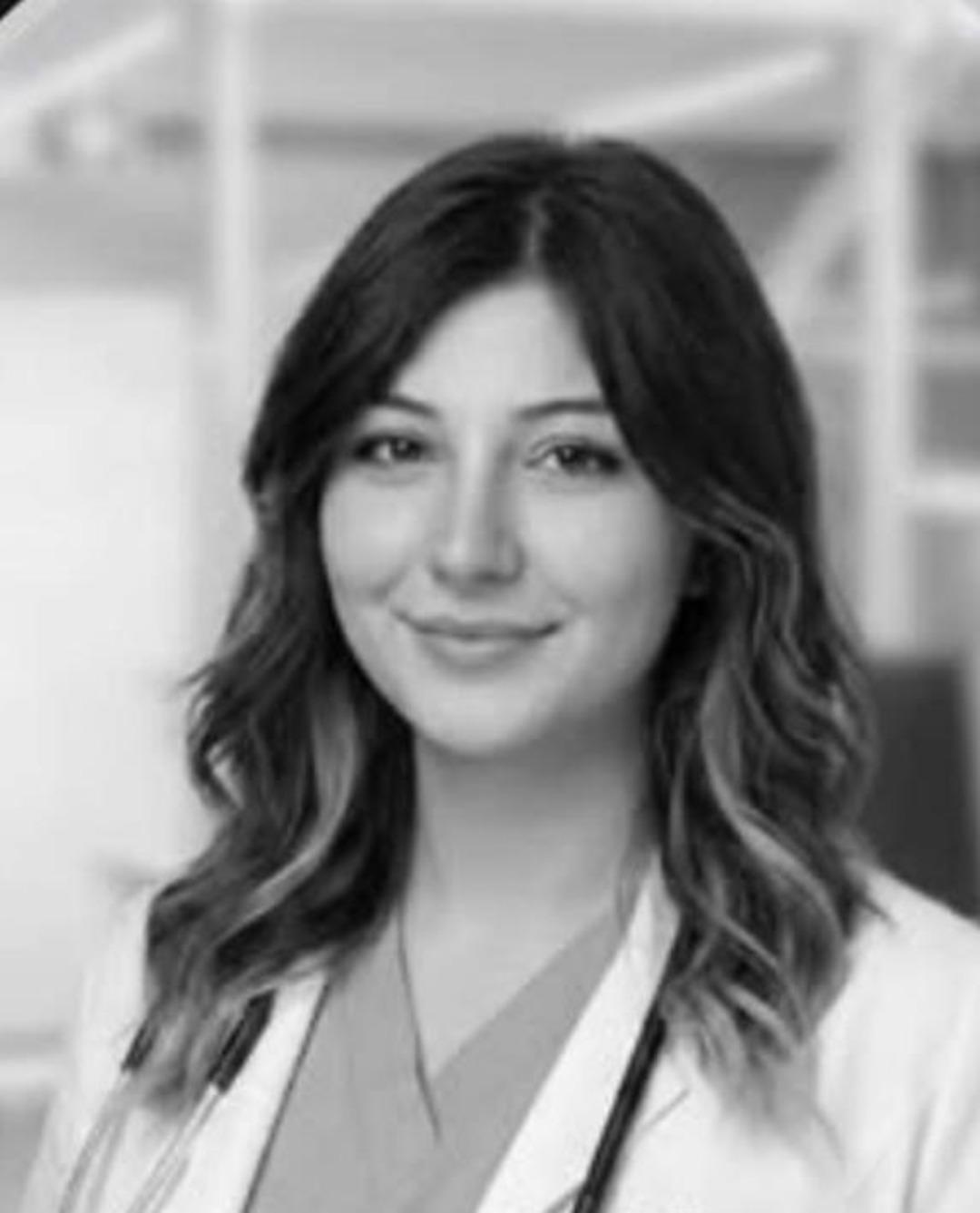 Otomobille &ccedil;arptı: Motosikletli tıp &ouml;ğrencisi gen&ccedil; kız hayatını kaybetti!  1