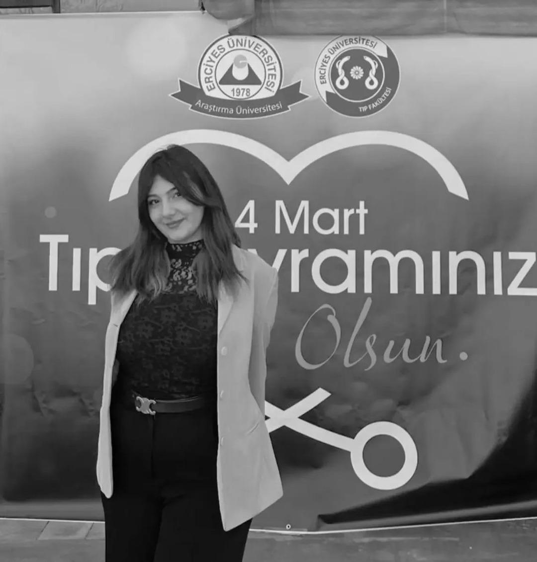 Otomobille &ccedil;arptı: Motosikletli tıp &ouml;ğrencisi gen&ccedil; kız hayatını kaybetti!  2