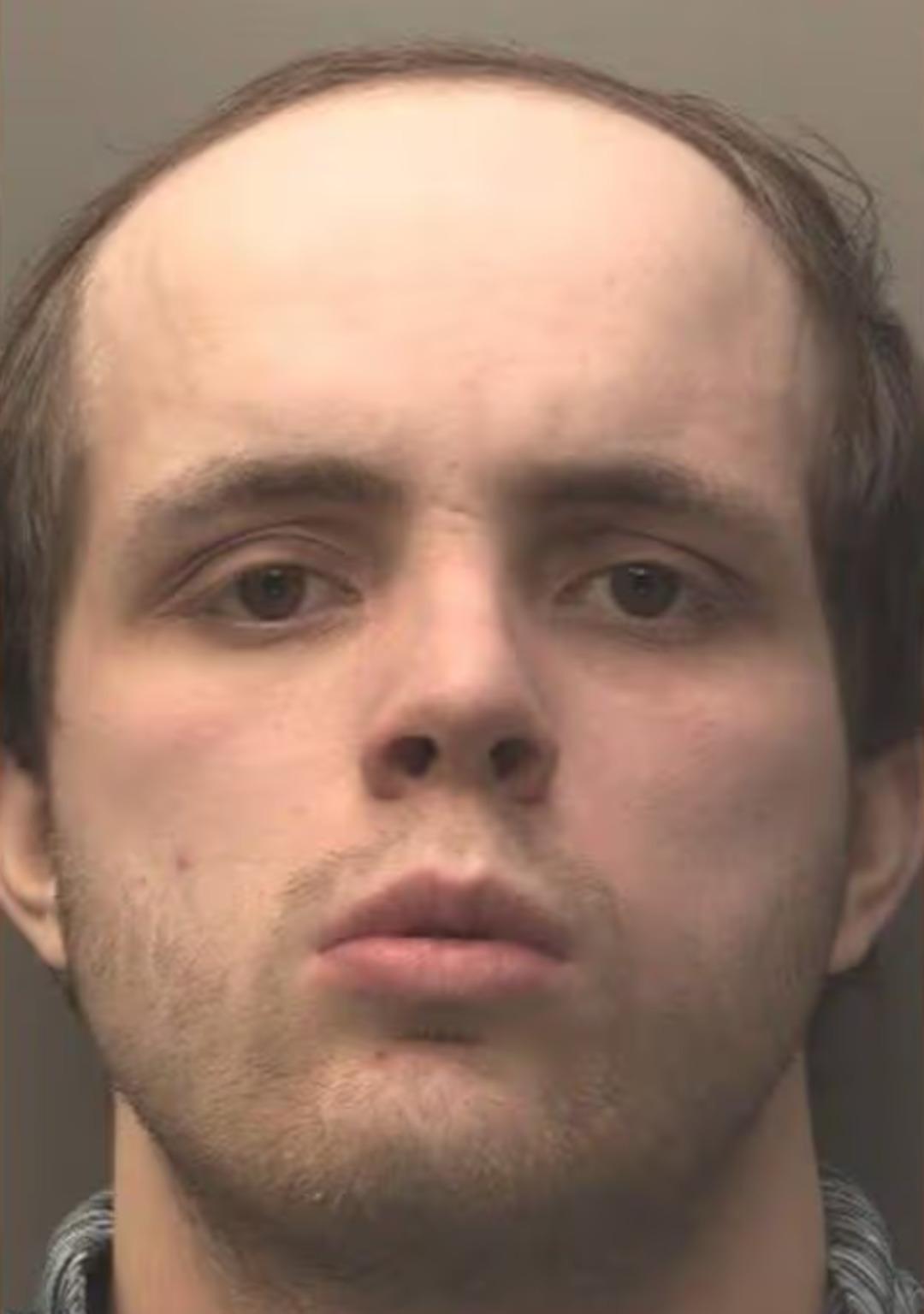 Yaşlıları on binlerce sterlin dolandırıp parayı bakın neye harcadı! 2