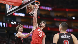 Alperen Şeng&uuml;n double double ile oynadı, Houston evinde kazandı