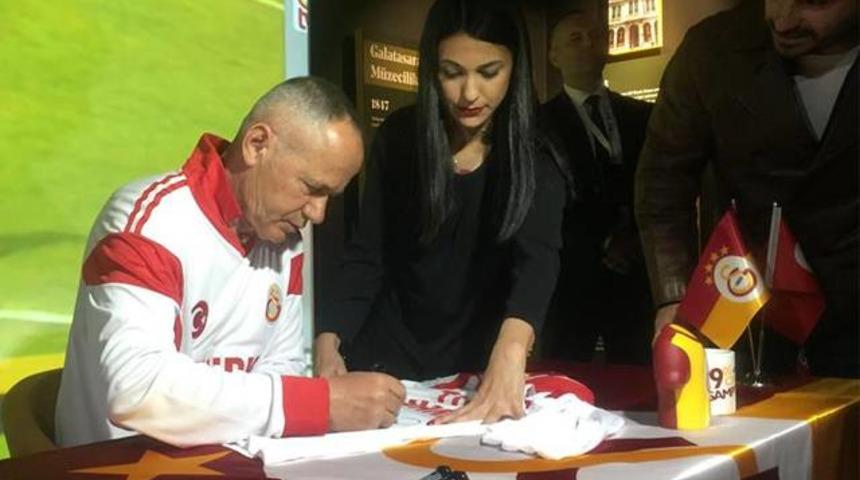 Prekazi Galatasaraylı taraftarlarla buluştu