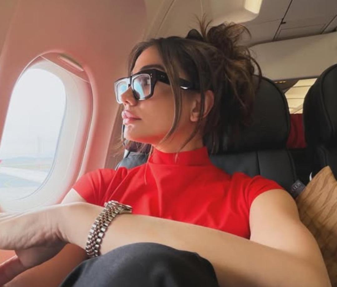 Eşref R&uuml;ya nın Nisan ı Demet &Ouml;zdemir peş peşe paylaştı! Herkes aynı şeyi s&ouml;yledi  1