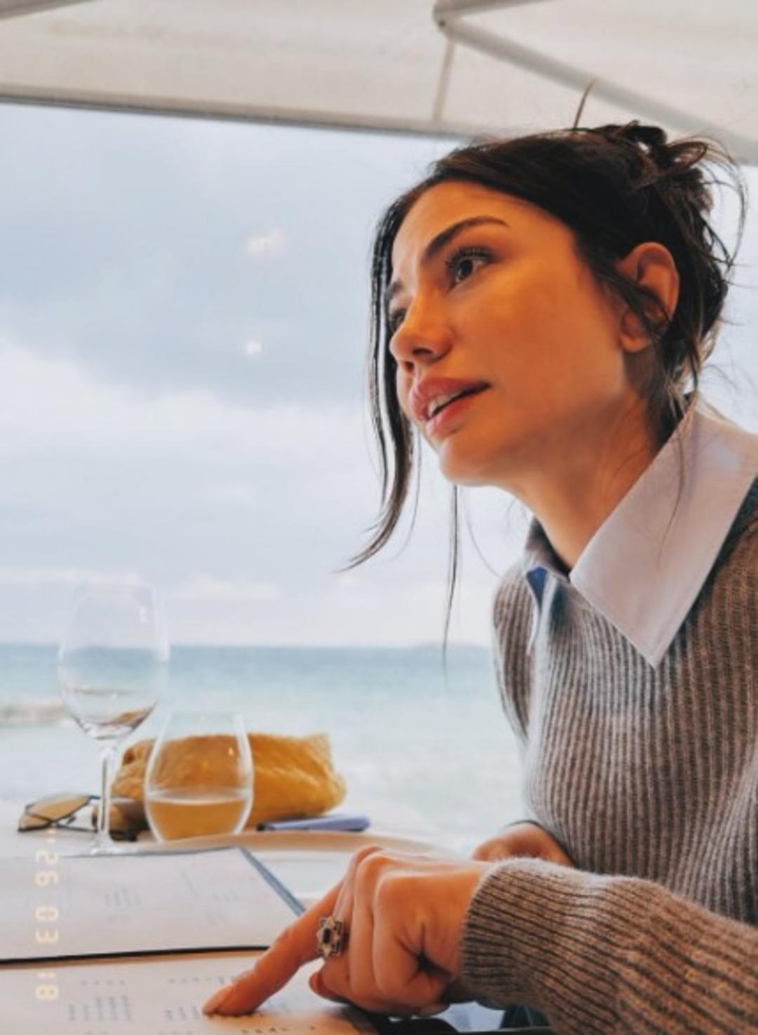 Eşref R&uuml;ya nın Nisan ı Demet &Ouml;zdemir peş peşe paylaştı! Herkes aynı şeyi s&ouml;yledi  2