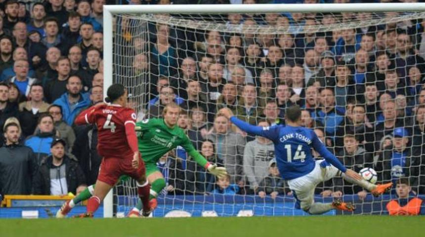 Cenk Tosun, Everton-Liverpool maçına damga vurdu