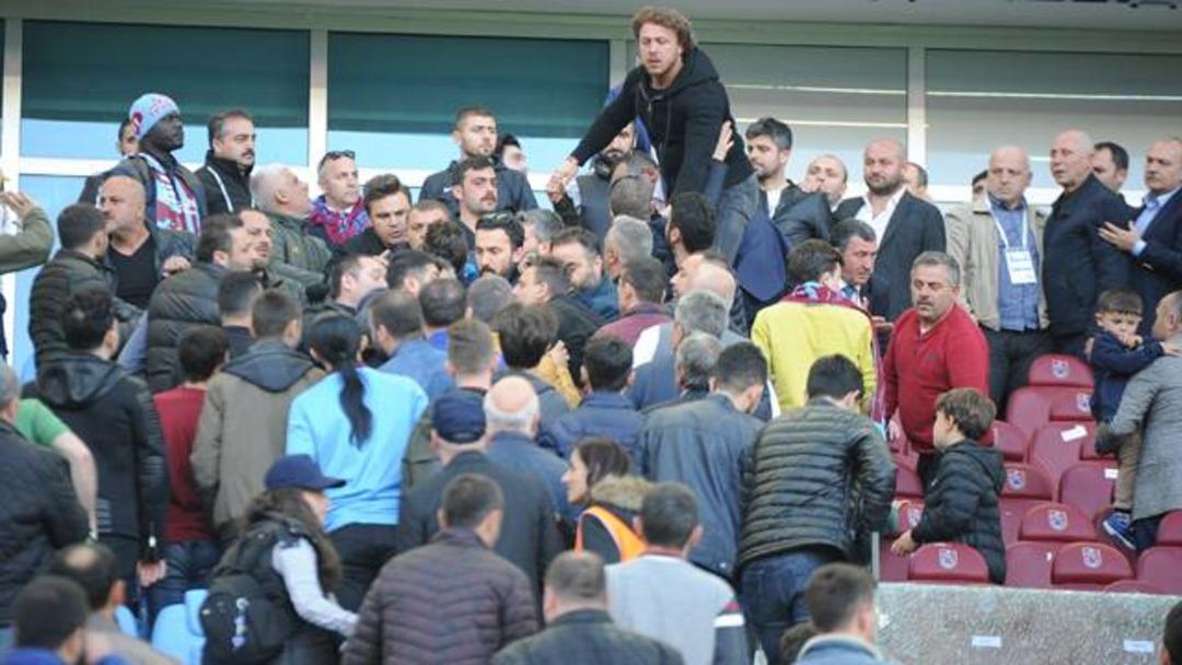 Trabzon-Kayseri ma&ccedil;ı sonrası trib&uuml;nde kavga!