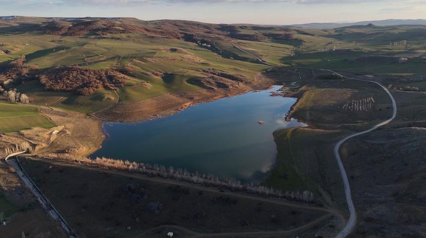 G&ouml;letin su seviyesi arttı, &uuml;reticilerin y&uuml;z&uuml; g&uuml;ld&uuml;