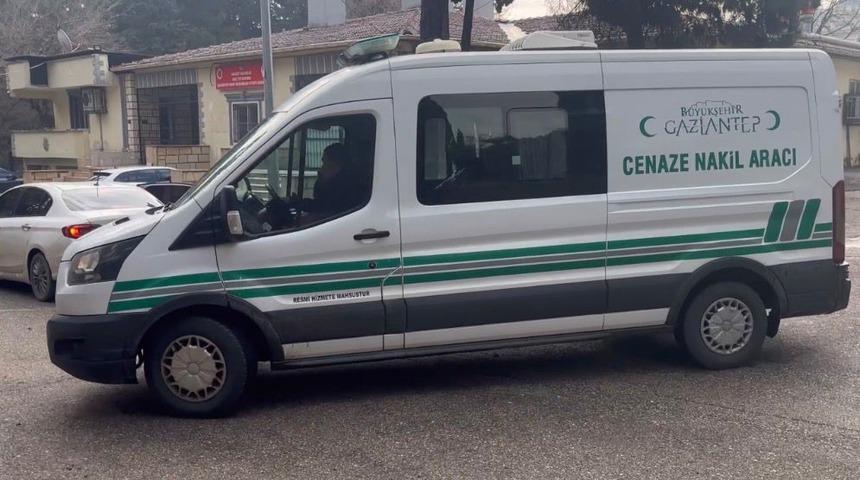 Kontrolden &ccedil;ıkarak takla atan aracın gen&ccedil; s&uuml;r&uuml;c&uuml;s&uuml; hayatını kaybetti