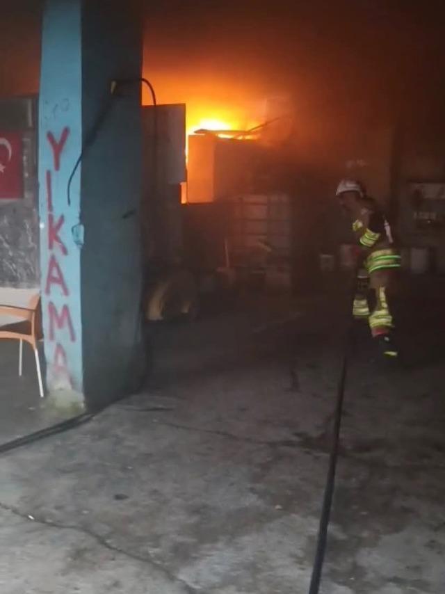 Reyhanlı’da iş yeri alevlere teslim oldu 2