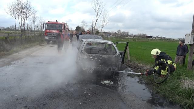 Bafra&rsquo;da otomobil alevlere teslim oldu 3