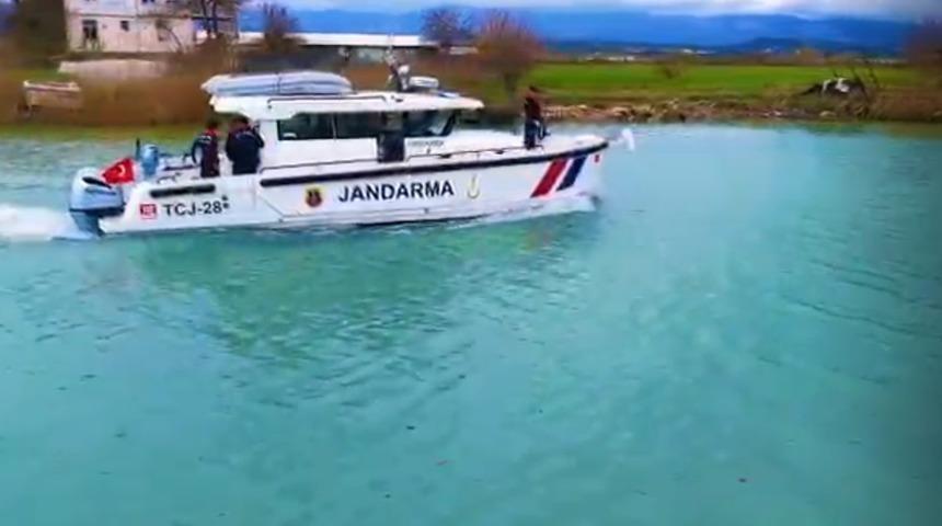 Manavgat&rsquo;ta jandarmadan deniz ve ırmakta bayram mesaisi