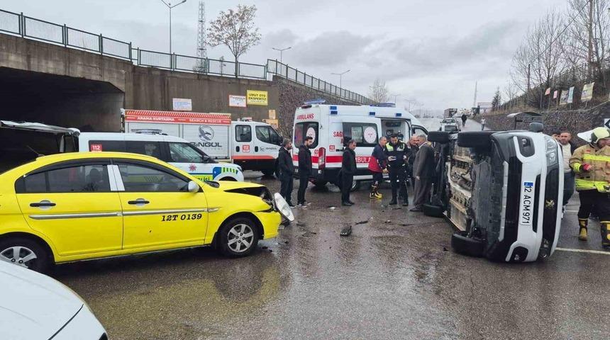 Bing&ouml;l&rsquo;de trafik kazası : 5 yaralı