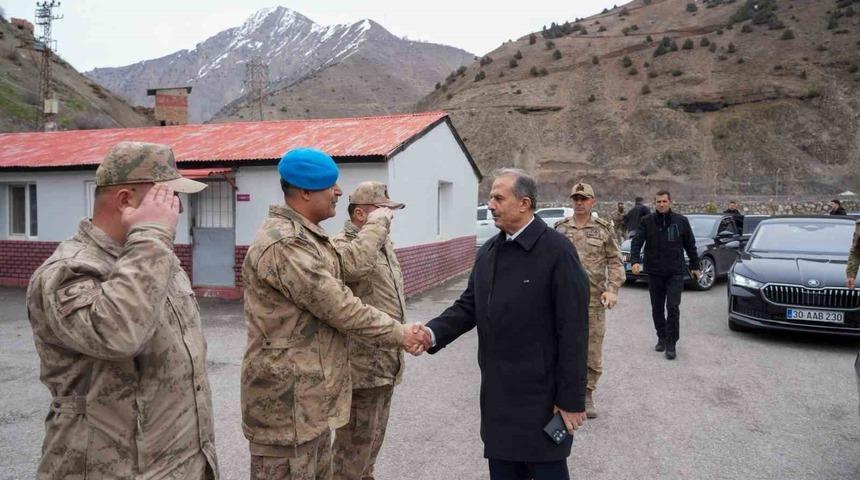 Hakkari Valisi&rsquo;nden jandarmaya moral ziyareti