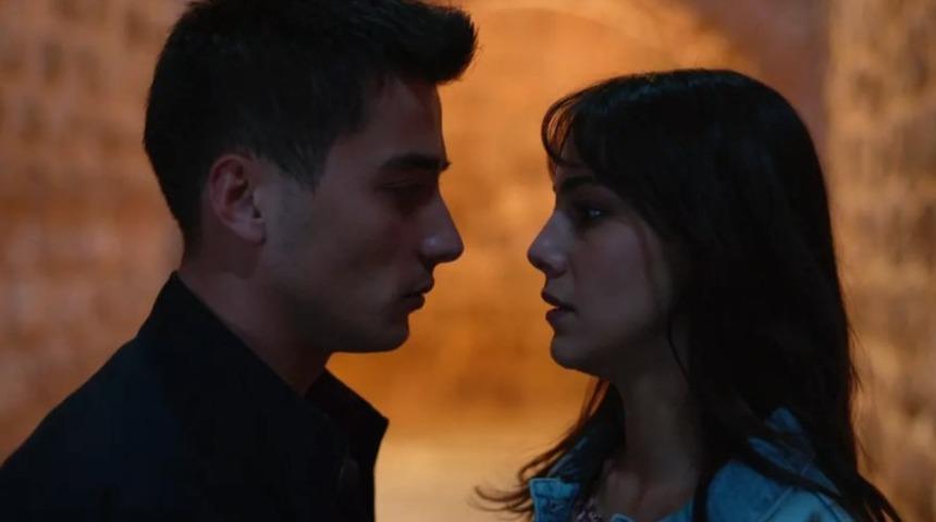 Uzak Şehir'in Zerrin'i Dilin D&ouml;ğer'den Atakan &Ouml;zkaya'ya ilan-ı aşk! Sevgilisini paylaştı