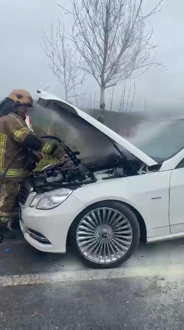 L&uuml;ks otomobil k&uuml;le d&ouml;nmeden s&ouml;nd&uuml;r&uuml;ld&uuml; 1
