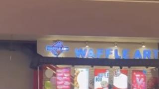 Vatandaşlar sinemada film izler gibi yemek katından kavgayı izledi