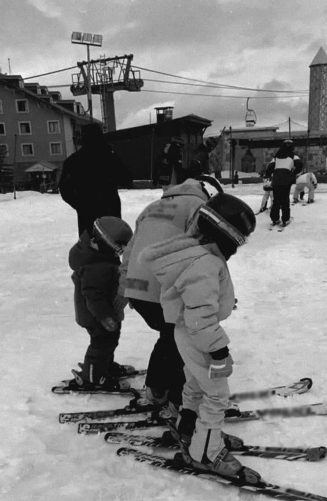 Sinem Kobal kızları Lalin ve Leyla ile birlikte kış tatilinde! Beğeni yağdı 3