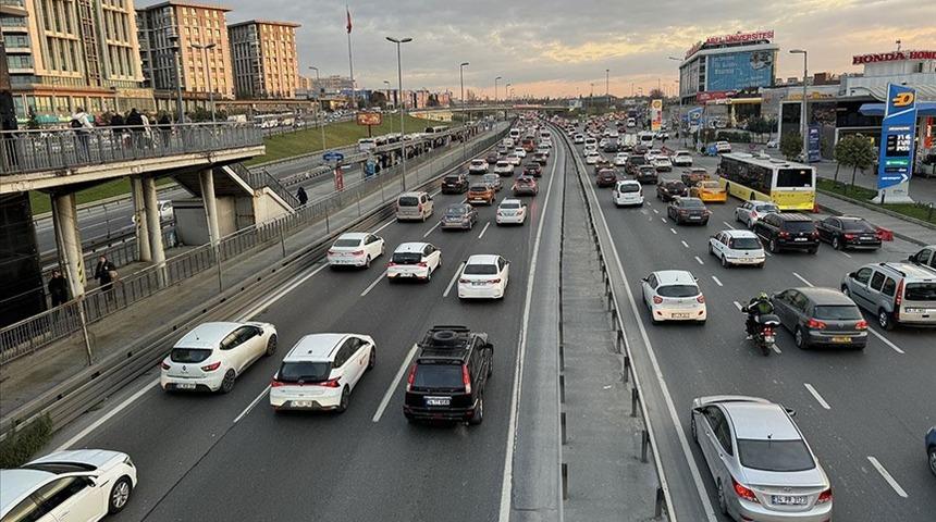 İstanbul'da trafik yoğunluğu y&uuml;zde 74'e &ccedil;ıktı
