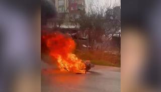 Seyir halindeki motosiklet yandı