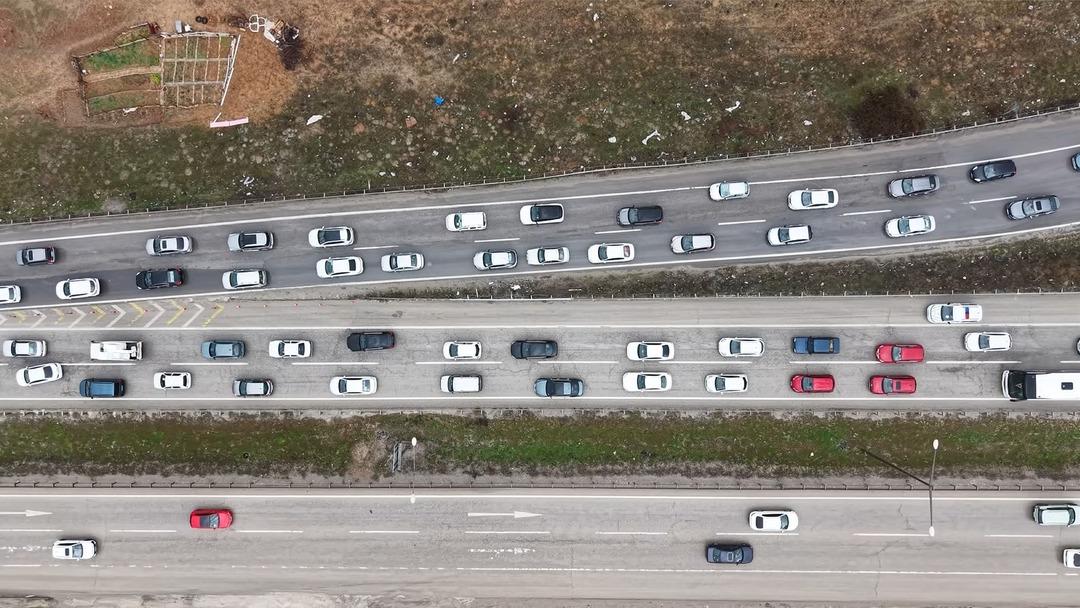 2. ara tatil bitiyor: Tatilciler d&ouml;n&uuml;şe ge&ccedil;ti! 43 ilin ge&ccedil;iş noktasında yoğun trafik 4