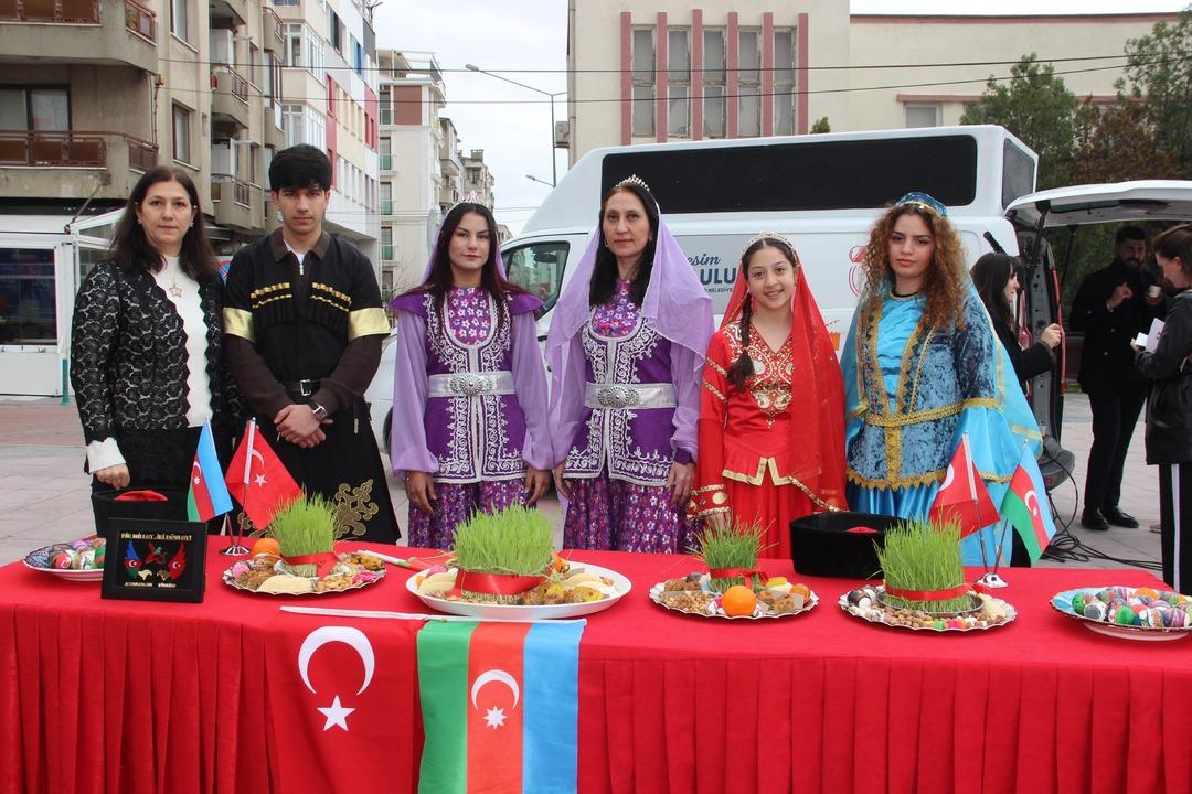 D&uuml;nyanın en kadim ve en eski festivali: Mesir Macunu i&ccedil;in kazanın i&ccedil;ine girdiler 1