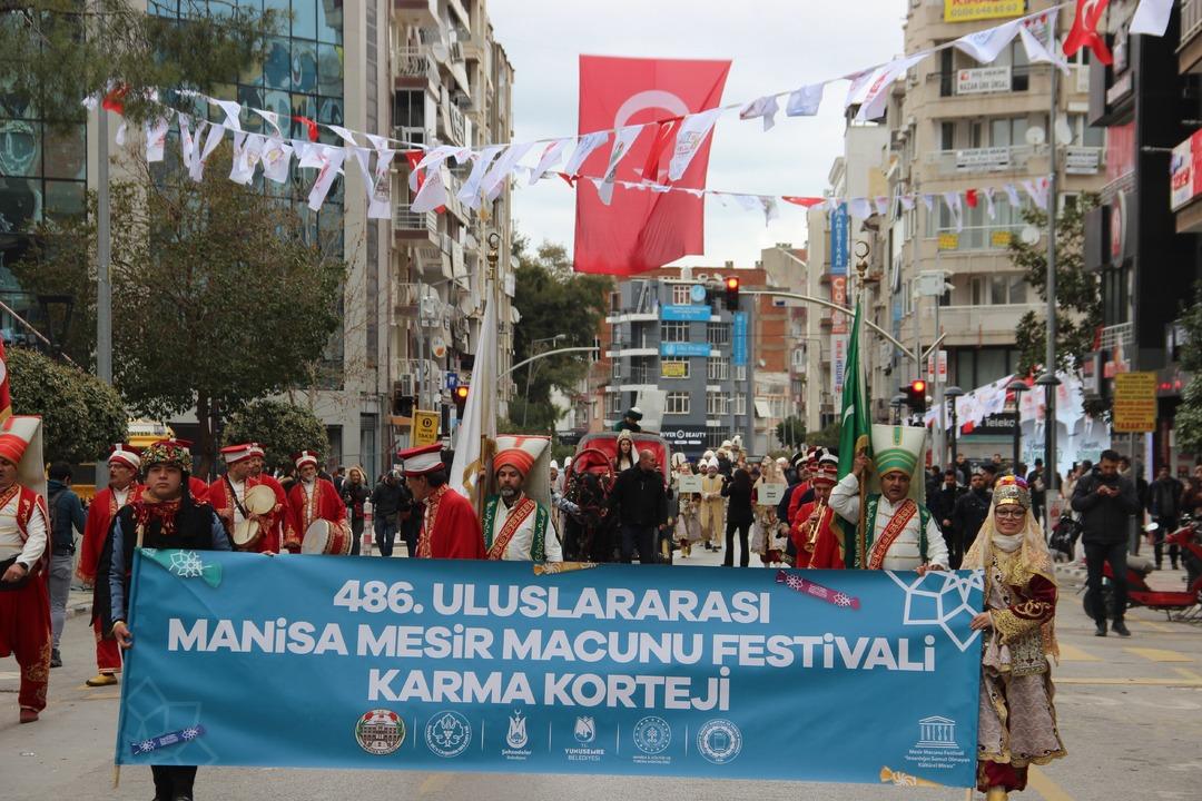 D&uuml;nyanın en kadim ve en eski festivali: Mesir Macunu i&ccedil;in kazanın i&ccedil;ine girdiler 7