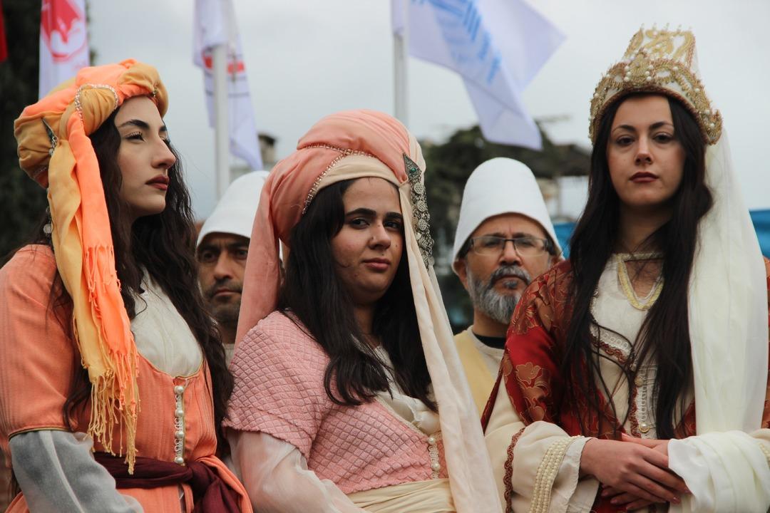 D&uuml;nyanın en kadim ve en eski festivali: Mesir Macunu i&ccedil;in kazanın i&ccedil;ine girdiler 11