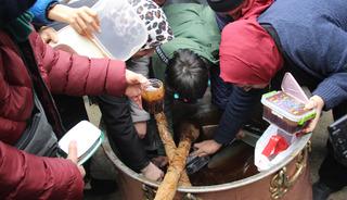 D&uuml;nyanın en kadim ve en eski festivali: Kazanın i&ccedil;ine girdiler