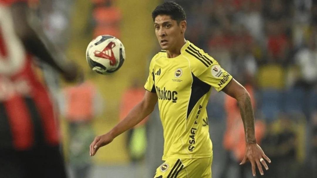 Fenerbah&ccedil;e de yeni sezonun ilk ayrılığı netleşti! Londra yolu g&ouml;r&uuml;nd&uuml; 2