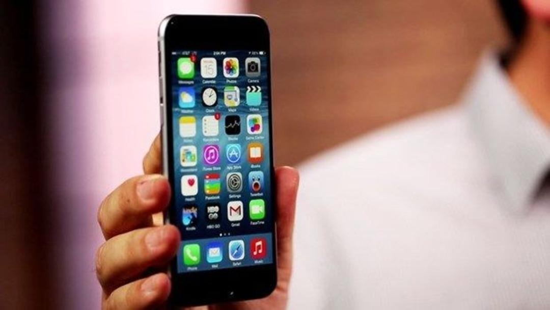 Apple, o iPhone modelinin fişini &ccedil;ekiyor 