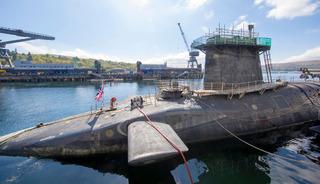 İngiltere&rsquo;de n&uuml;kleer denizaltıların bulunduğu &uuml;sse girmeye &ccedil;alışan 2 kişiye g&ouml;zaltı